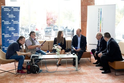 Marek Handwerker (Radio Kraków), Ewelina Nawara (Media-Pro Polskie Media Profesjonalne), Mirosław Bajor (KONFERENCJE SPECJALISTYCZNE), dr inż. Andrzej Krych (Biuro Inżynierii Transportu Pracownie Projektowe Cejrowski i Krych Sp. J) i dr inż. Tomasz Krukowicz (Politechnika Warszawska)