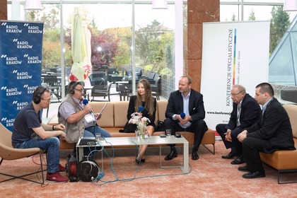 Marek Handwerker (Radio Kraków), Ewelina Nawara (Media-Pro Polskie Media Profesjonalne), Mirosław Bajor (KONFERENCJE SPECJALISTYCZNE), dr inż. Andrzej Krych (Biuro Inżynierii Transportu Pracownie Projektowe Cejrowski i Krych Sp. J) i dr inż. Tomasz Krukowicz (Politechnika Warszawska)