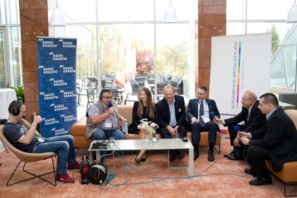 Marek Handwerker (Radio Kraków), Ewelina Nawara (Media-Pro Polskie Media Profesjonalne), Mirosław Bajor (KONFERENCJE SPECJALISTYCZNE), dr inż. Andrzej Krych (Biuro Inżynierii Transportu Pracownie Projektowe Cejrowski i Krych Sp. J) i dr inż. Tomasz Krukowicz (Politechnika Warszawska)