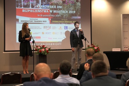 Ewelina Nawara, dyrektor Media-Pro Polskie Media Profesjonalne I Jarosław Szustek, główny specjalista ds. inżynierii ruchu, Tramwaje Warszawskie Sp. z o. o.