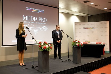 Ewelina Nawara, dyrektor Media-Pro Polskie Media Profesjonalne I dr inż. Tomasz Krukowicz, Zakład Sterowania Ruchem i Infrastruktury Transportu, Wydział Transportu, Politechnika Warszawska
