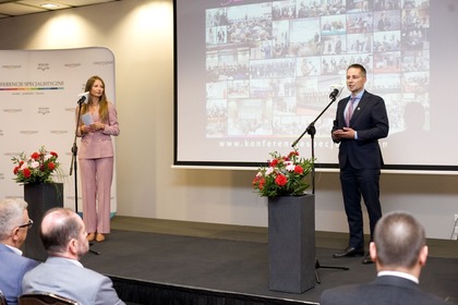 Ewelina Nawara, dyrektor wydawnictwa Media-Pro Polskie Media Profesjonalne i dr inż. Marek Bauer, prodziekan Wydziału Inżynierii Lądowej, Politechnika Krakowska