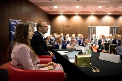 Ewelina Nawara, dyrektor wydawnictwa Media-Pro Polskie Media Profesjonalne i Mirosław Bajor, dyrektor programowy cyklu KONFERENCJE SPECJALISTYCZNE