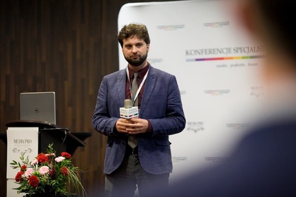 dr inż. Jacek Szmagliński, Wydział Inżynierii Lądowej i Środowiska, Politechnika Gdańska; motorniczy i Łukasz Gryga, dyrektor Wydziału Miejskiego Inżyniera Ruchu, Urząd Miasta Krakowa