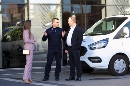 Ewelina Nawara, dyrektor wydawnictwa Media-Pro Polskie Media Profesjonalne, Krzysztof Kozera Komenda Wojewódzka Policji w Krakowie  i Mirosław Bajor, dyrektor programowy cyklu KONFERENCJE SPECJALISTYCZNE