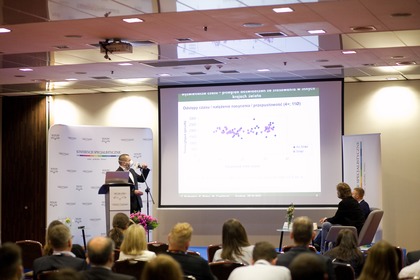 dr inż. Tomasz Krukowicz w trakcie prezentacji