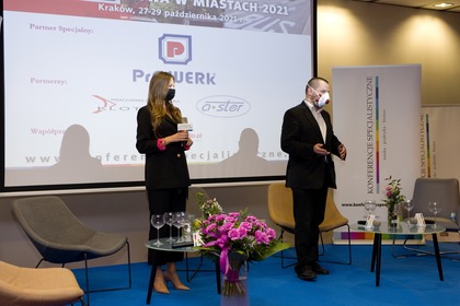 Ewelina Nawara, dyrektor Media-Pro Polskie Media Profesjonalne i dr inż. Tomasz Krukowicz, Wydział Transportu, Politechnika Warszawska