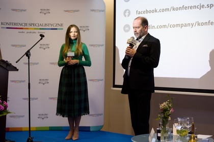 Ewelina Nawara, dyrektor Media-Pro Polskie Media Profesjonalne i Marek Dworak, sekretarz Małopolskiej Wojewódzkiej Rady Bezpieczeństwa Ruchu Drogowego, pełnomocnik dyrektora ds. Bezpieczeństwa Ruchu Drogowego Małopolski Ośrodek Ruchu Drogowego w Krakowie