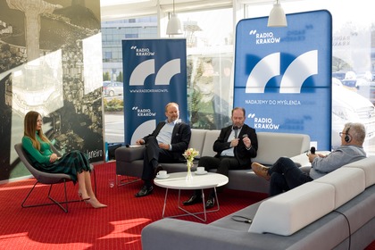 Ewelina Nawara, dyrektor Media-Pro Polskie Media Profesjonalne, Mirosław Bajor, dyrektor programowy cyklu KONFERNCJE SPECJALISTYCZNE, Marek Dworak, sekretarz Małopolskiej Wojewódzkiej Rady Bezpieczeństwa Ruchu Drogowego, pełnomocnik dyrektora ds. Bezpieczeństwa Ruchu Drogowego Małopolski Ośrodek Ruchu Drogowego w Krakowie i Marcin Koczyba, redaktor naczelny audycji Radiostrada, Radio Kraków