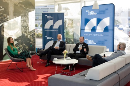 Ewelina Nawara, dyrektor Media-Pro Polskie Media Profesjonalne, Mirosław Bajor, dyrektor programowy cyklu KONFERNCJE SPECJALISTYCZNE, Marek Dworak, sekretarz Małopolskiej Wojewódzkiej Rady Bezpieczeństwa Ruchu Drogowego, pełnomocnik dyrektora ds. Bezpieczeństwa Ruchu Drogowego Małopolski Ośrodek Ruchu Drogowego w Krakowie i Marcin Koczyba, redaktor naczelny audycji Radiostrada, Radio Kraków