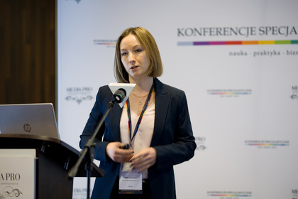 Anna Ciamciak, Menedżer PR, rzeczniczka prasowa Autostrada Wielkopolska S.A. wygłosiła referat   „Projekt Kurs jazdy na autostradzie jako odpowiedzialne działania społeczne Spółki Autostrada Wielkopolska