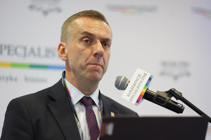 prof. dr hab. inż. Andrzej Szarata, rektor Politechniki Krakowskiej, wygłasza referat wprowadzający w tematykę debaty 