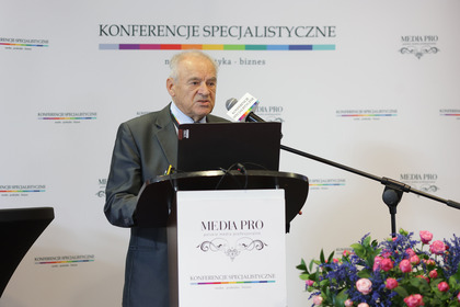 Rola komunikacji zbiorowej w idei miasta 15-minutowego” prof. dr hab. inż. Andrzej Rudnicki, Wydział Inżynierii Lądowej Politechniki Krakowskiej.