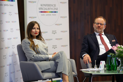 Ewelina Nawara i Mirosław Bajor przewodniczą sesji 