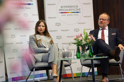 Ewelina Nawara i Mirosław Bajor przewodniczą sesji 