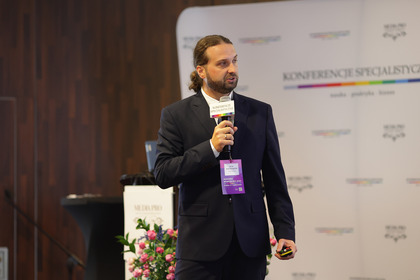 Referat „Zużywanie się szyn tramwajowych w kontekście cyklu życia infrastruktury na podstawie ulicy Nowowarszawskiej w Gdańsku.” wygłosił dr inż. Jacek Szmagliński, Wydział Inżynierii Lądowej i Środowiska Politechniki Gdańskiej.