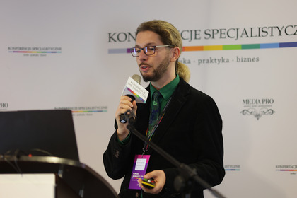 „Sterowanie akomodacyjne z wykorzystaniem faz ruchu o ujemnym czasie trwania.