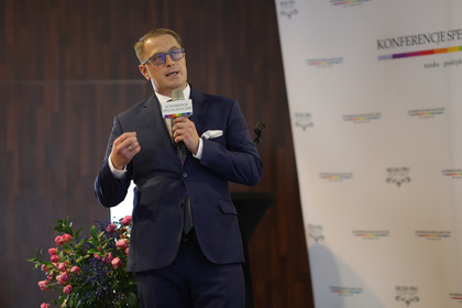 Referat „Yutraffic awareAI - Inteligentna kamera jako środowisko do analizy i monitorowania ruchu drogowego z funkcją deep learning” zaprezentował Maciej Zawiślak, inżynier systemu, Yunex Sp. z o.o.