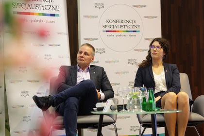 Sesja: Priorytety dla transportu zbiorowego. Przewodniczący sesji: dr inż. Marek Bauer i dr inż. Anna Górka.