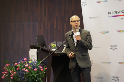 „Wpływ priorytetu dla tramwaju na obsługę ruchu pieszego na przykładzie Krakowa” omówił dr inż. Radosław Bąk, Wydział Miejskiego Inżyniera Ruchu Urzędu Miasta Krakowa.