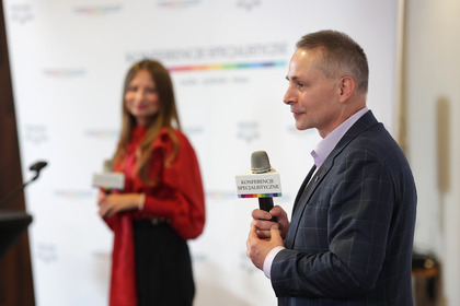 Ewelina Nawara, dyrektor naczelna Media-Pro Polskie Media Profesjonalne i dr inż. Marek Bauer, prorektor Politechniki Krakowskiej.